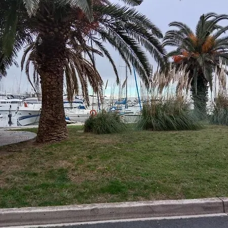 Grand Acces Direct - 4calyp1/4 Large Flat Close By Sea Apartment *